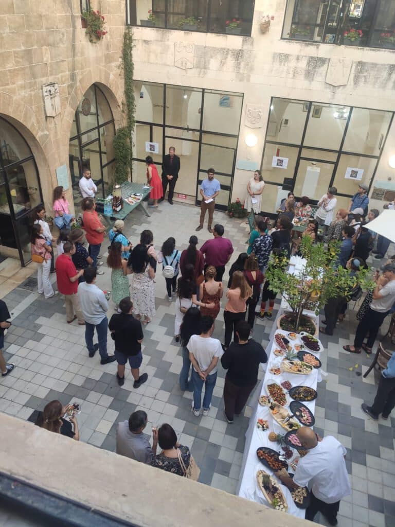פתיחת תערוכת מגמת אמנות של בית הספר האנגליקני